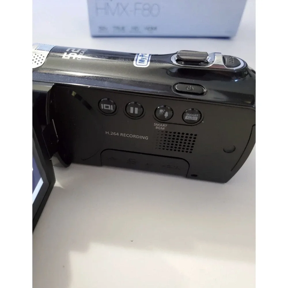 Samsung HMX-F80 720p HD Flash Media Camcorder W/Charger - Excellent Condition